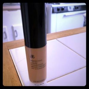 Arbonne neutral  beige liquid foundation